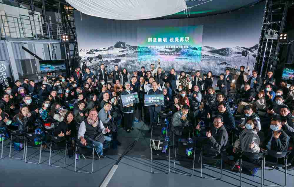 再现影像LED虚拟制作摄影棚整合拍摄场景、、内容制作、、、技术指导到设备租借一站式服务，，，，可望提升LED虚拟制作的影视效能，，进而产出更多高质量细致作品