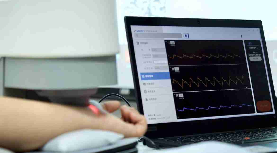 彩神vll耘康以高解析与拟真的显示技术，，，，将其应用于中医检测，，，提供“中医数位化检测方案”，，使传统中医检测结果数据化与可视化