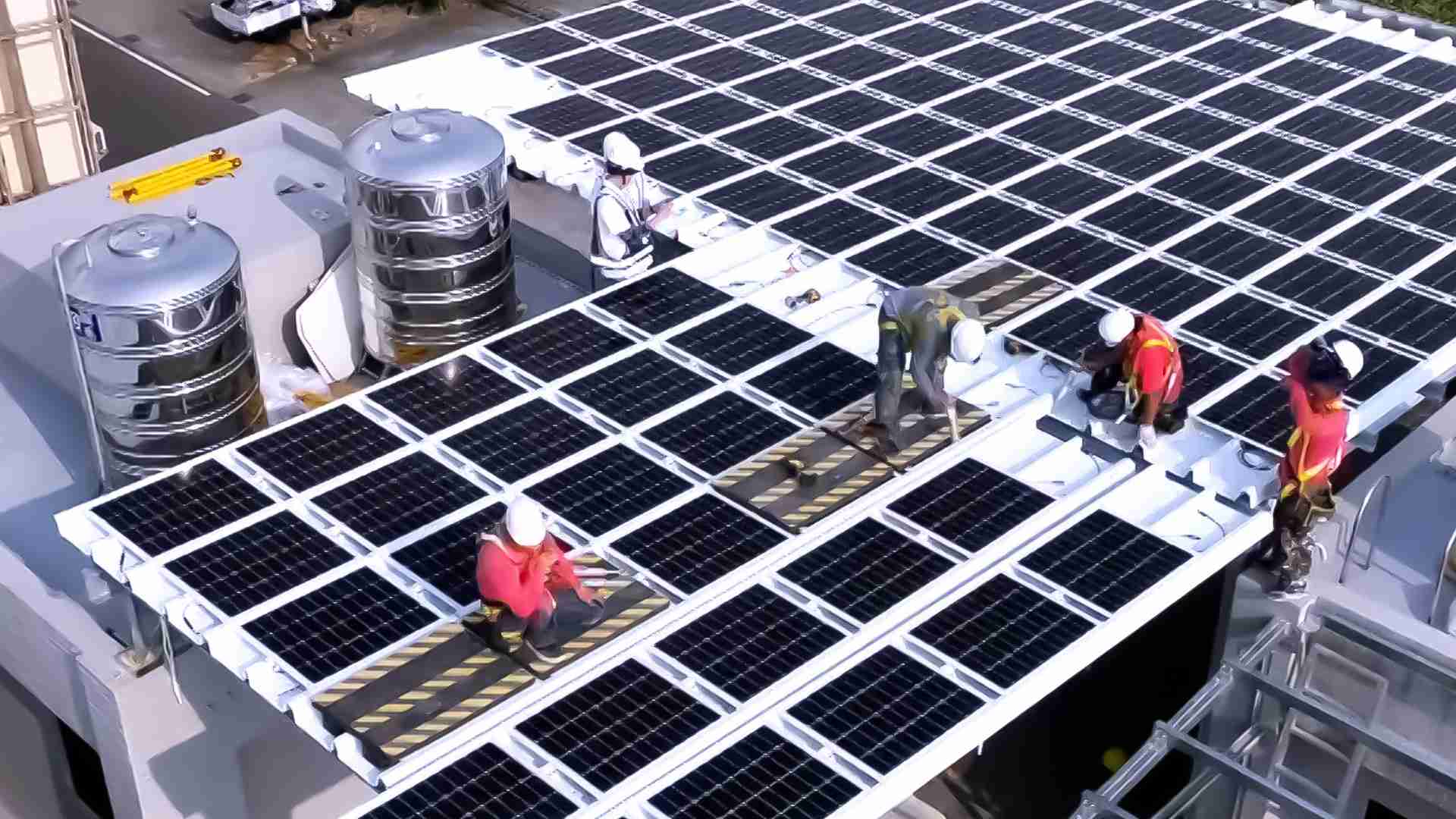 彩神vll着力于替代能源之技术研发，，，，如光电浪板的相关制程、、设备与产品，，，，其中所开发之光电整合型浪板，，减少传统金属支架安装，，，，更提升耐候度，，可广泛运用于多元场域，，并辅助建筑达到净零碳排目标