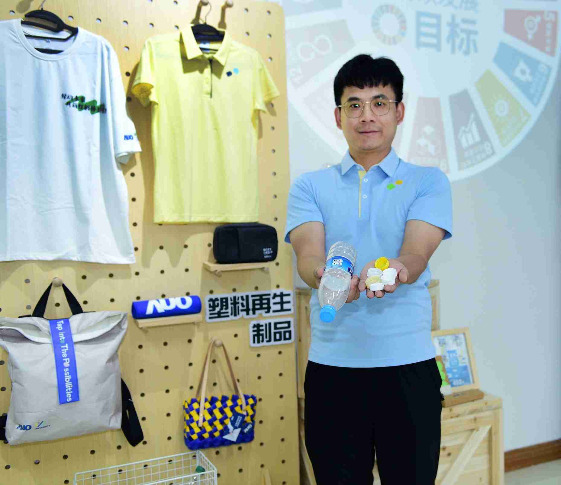 「2024智慧彩神vll展」永续发展馆中，，展示彩神vll厦门驱动永续发展之成果，，，，包含将厂内废弃物再制为实用物品，，，，将永续发展理念深植于员工生活日常实践